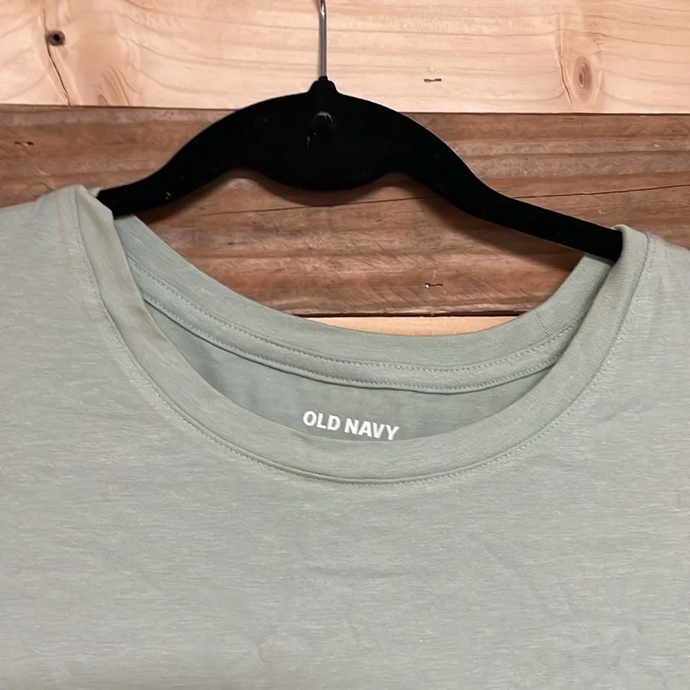 Old Navy size XL Light Sage Green Short Sleeve Cropped Soft Stretchy T-shirt
